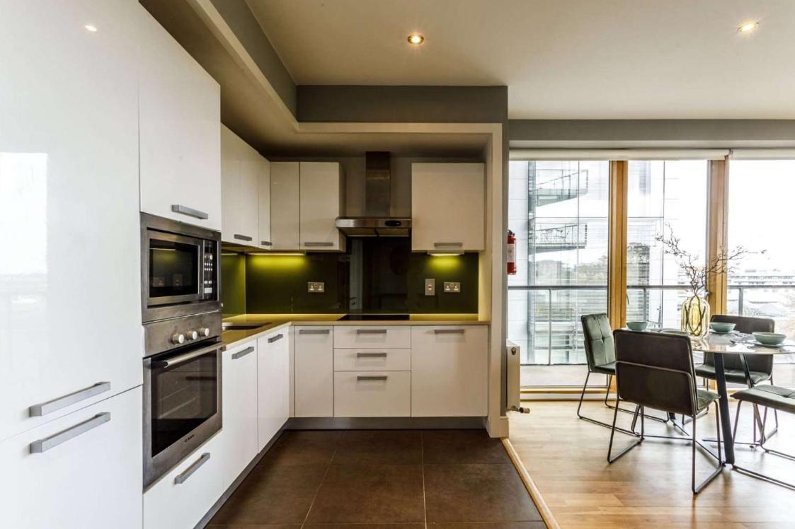 Private Room Available In Spacious High Rise Apartment With Park & City View Dublín Exterior foto